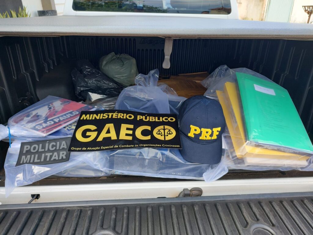 Operação apreendeu documentos e bens